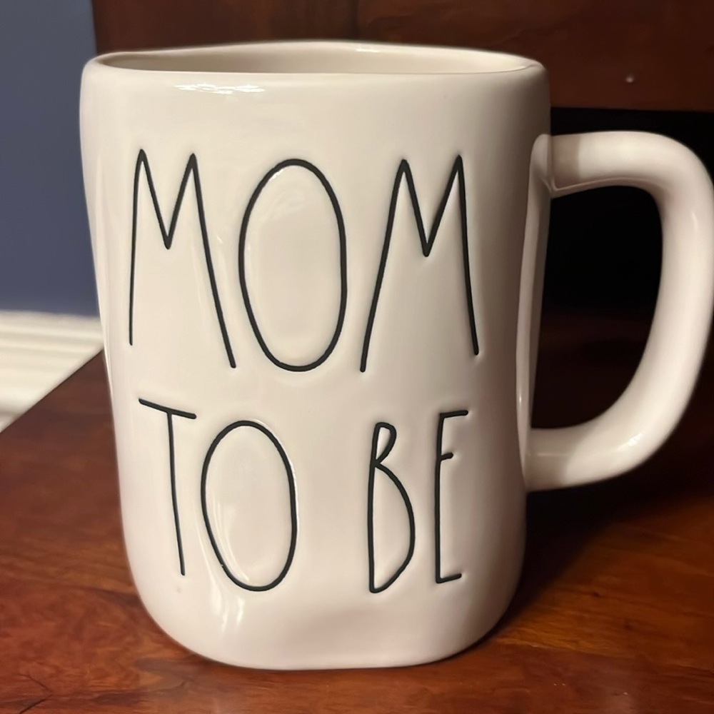 Rae Dunn MOM TO BE Mug glossy white finish